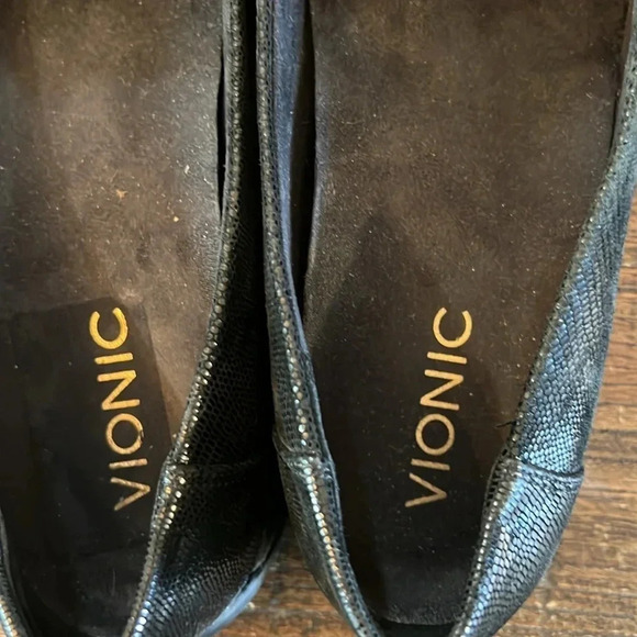 Vionic ALDA Black Snake Print Chain Leather Slip On Driving Loafers Size 6 1/2 - Picture 8 of 9